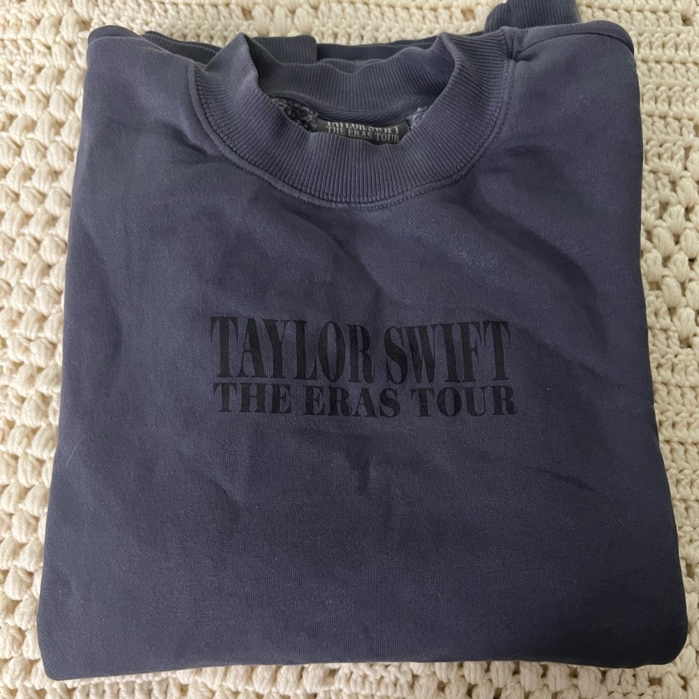 Taylor Swift Eras Tour Blue Crewneck Sweatshirt Official Merch Size Medium New - Picture 6 of 6